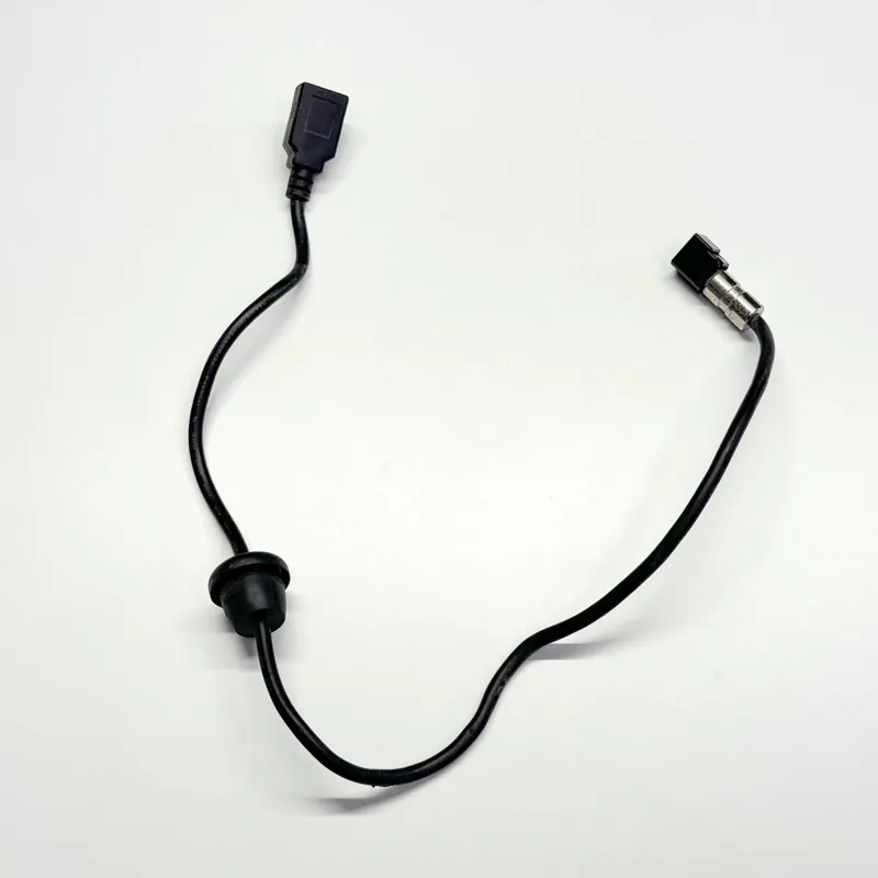 Cena promocyjna Kabel USB do schowka OEM 69200031A